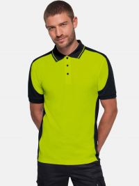 Knallig grünes Herren Arbeits Poloshirt mit schwarzen Kontrasteinsätzen und Drei-Loch-Knopfleiste – strapazierfähig und pflegeleicht für Handwerk, Pflege und Gastronomie.